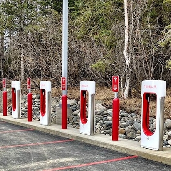 Tesla Resmikan Stasiun Supercharger Pertama Di Alaska