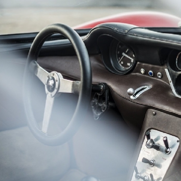 Alfa Romeo Ungkap Kemudi Bergaya Vintage di Supercar Terbarunya