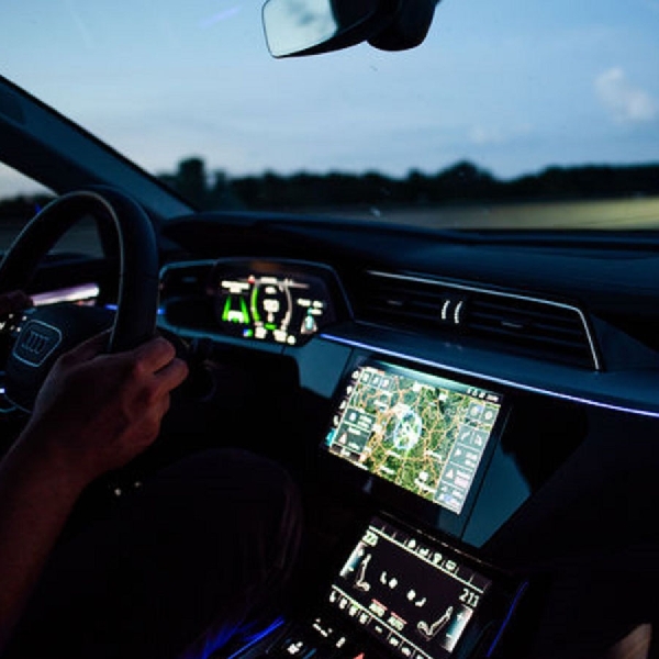 Asisten Cerdas Pengemudi Kendaraan Listrik: Audi e-tron Route Planner