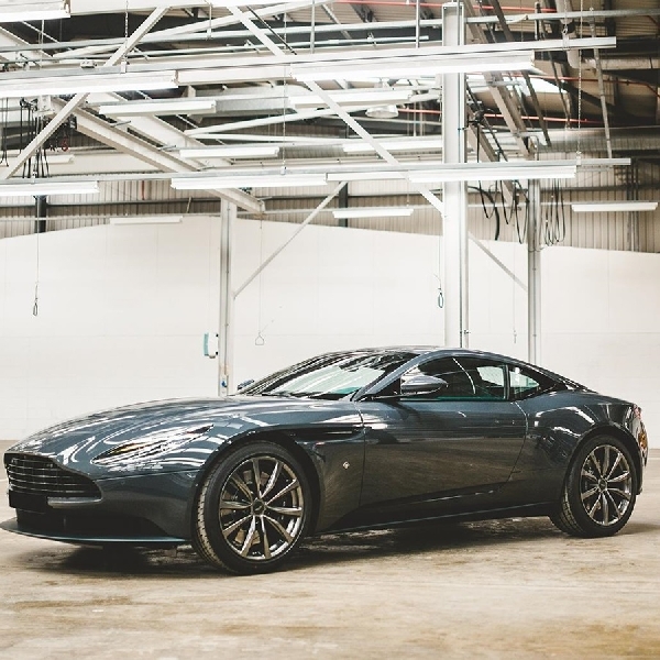 Aston Martin Luncurkan Mobil Konsep Q