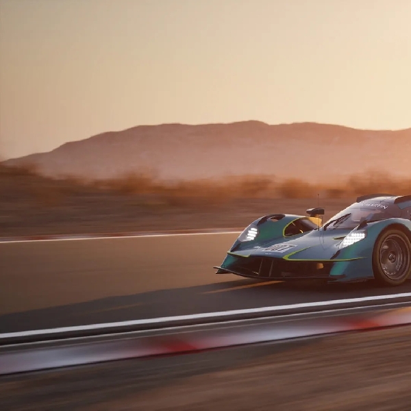Aston Martin Valkyrie Hadir Dalam Versi Legal Di Jalan Raya