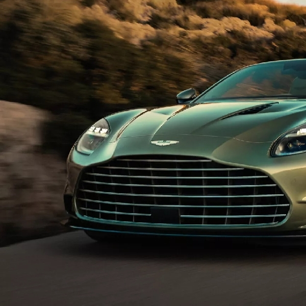 Inilah Aston Martin Vanquish Volante, Convertible Terkencang Yang Ada Di Dunia