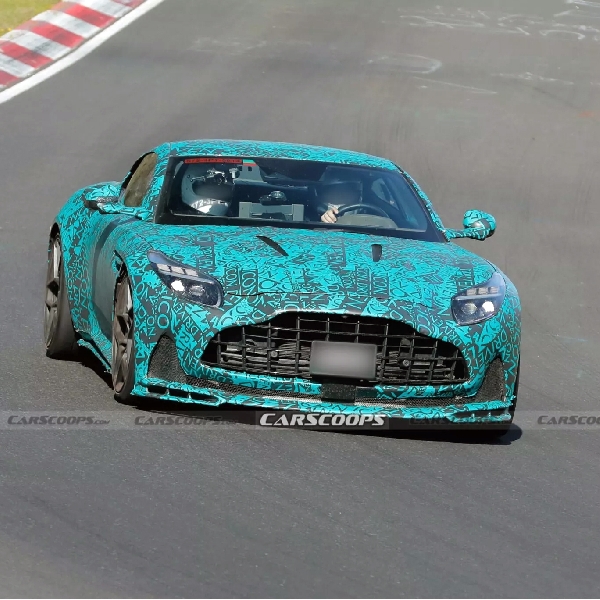 Prototipe Aston Martin DB12 AMR Terlihat Uji Coba di Nurburgring