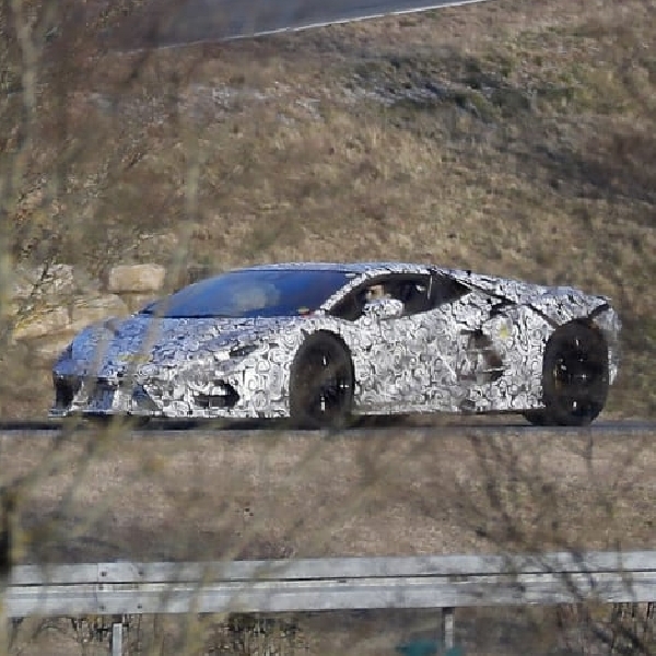 Spy Shot: Lamborghini Aventador Generasi Berikutnya Terciduk, Jadi Plug-In Hybrid?