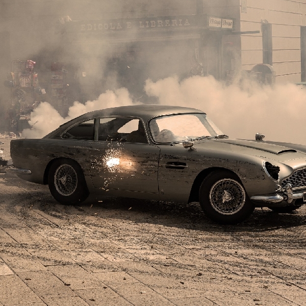 Gokil! Aston Martin Bekas James Bond Ini Berhasil Terjual Rp49 Miliar!