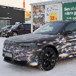 SUV Baru Bentley Isi Daya 7 Menit Daya Jangkau Hingga 160 km