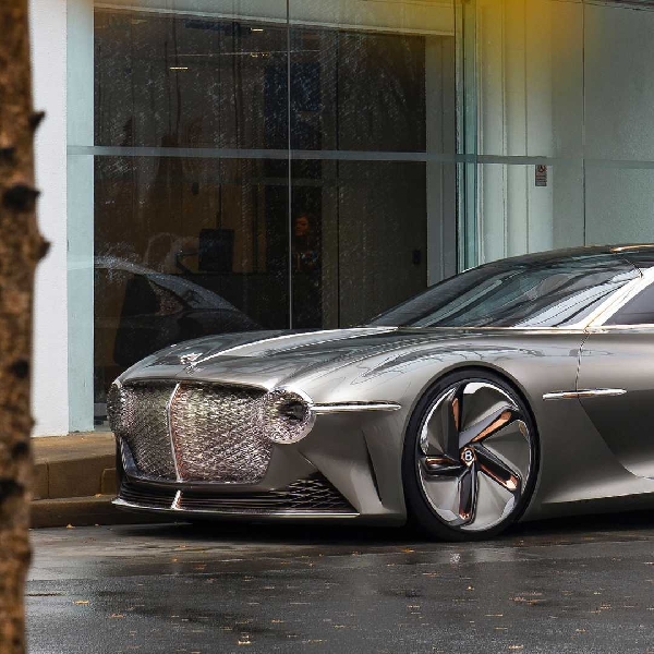 Bentley Tunda Proyek Mobil Listrik Hingga 2026