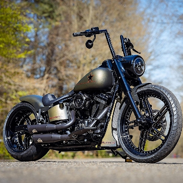 Modifikasi Harley Davidson Soft Tail Bergaya Bobber