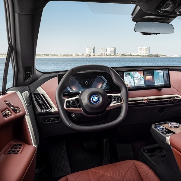 BMW Umumkan iDrive 8 Dengan Curved Displays, Upgraded Assistant, Modern UI