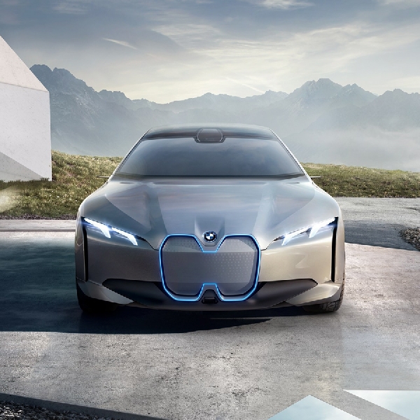 BMW i4 Model Listrik Akan Diluncurkan Pada 2025