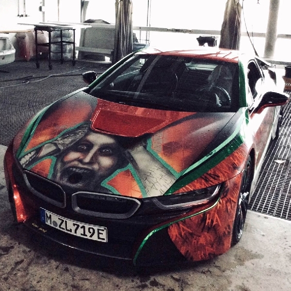 BMW i8 Bergambar Joker Dijual, Mau?