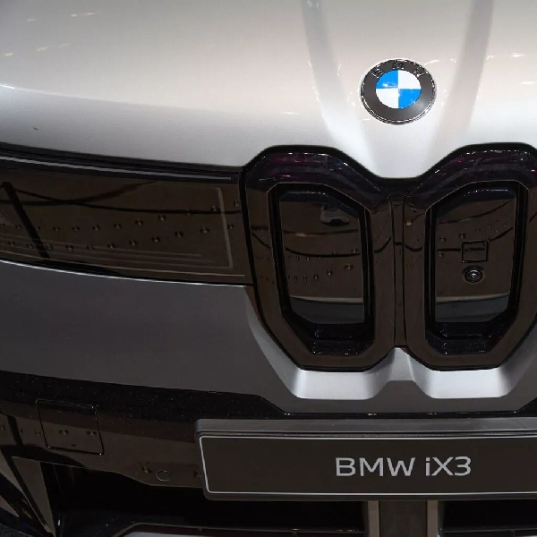 BMW Perkenalkan Logo Baru Ini, Ada Bedanya?