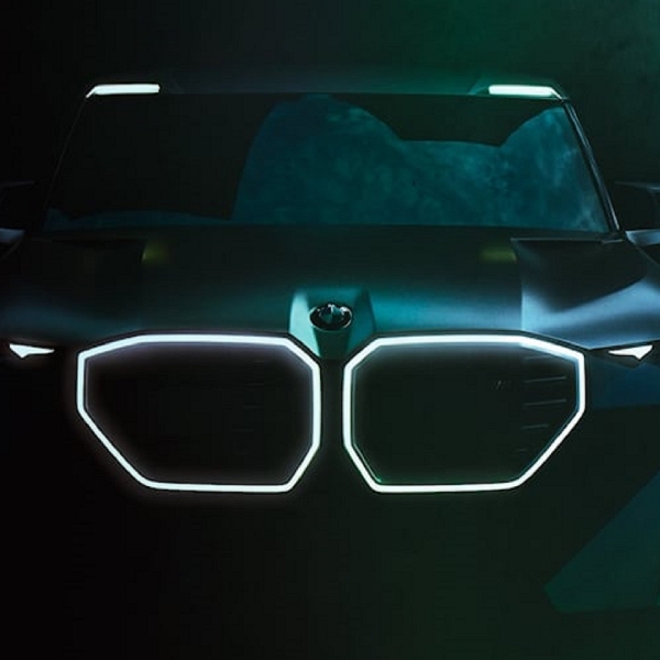 SUV Baru BMW Terlihat Menakutkan Dalam Teaser Peluncuran