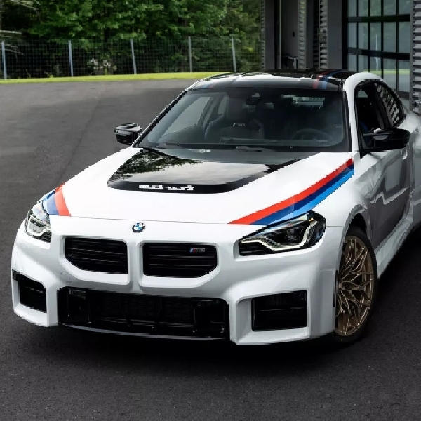 BMW M2 Turbo Edisi Khusus Hadirkan Livery Retro Ikonik