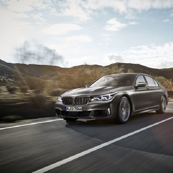 BMW M760i xDrive Akan Meluncur Bulan Maret 2016