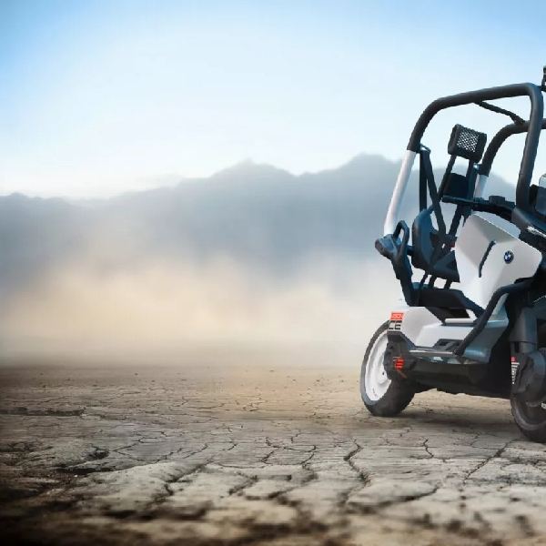 BMW Motorrad Perkenalkan Vision CE Concept, Skutik Listrik Tapi Punya Roll Cage