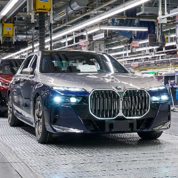 BMW Rayakan Produksi 2 Juta Unit 7 Series Di Pabrik Dingolfing