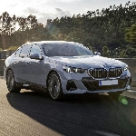 BMW Seri 5 Dinobatkan Sebagai World Luxury Car 2024