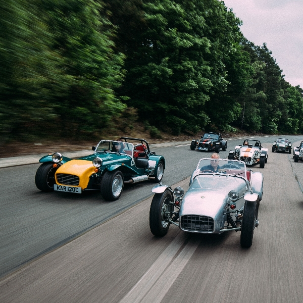 Caterham Kembangkan Seven EV Bergaya Roadster