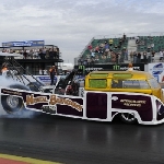 Bus Balap! Volkswagen Combi Dragster Ini Menggila Diaspal Dengan 1.700HP