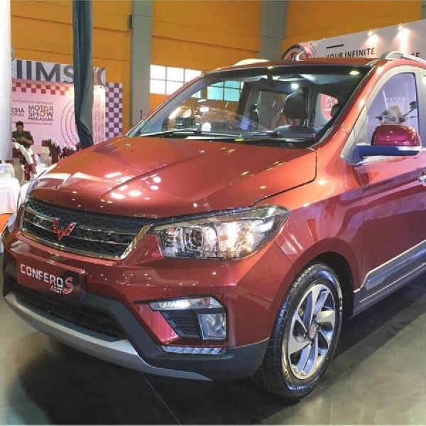 Wuling Perkenalkan Cortez CT dan Confero S ACT di IIMS Makassar