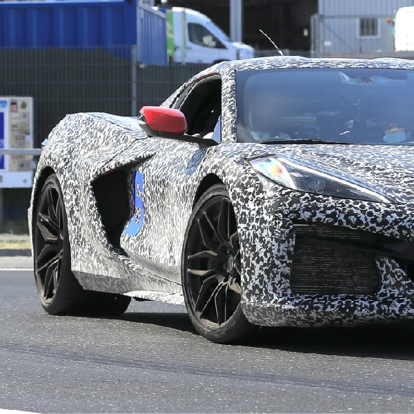 Spy Shot: Chevrolet Corvette C8 2023 Akan Jadi Sportcar PHEV?