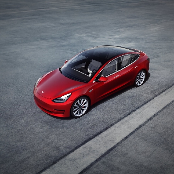 Tesla Model 3 Catat Penjualan Terbanyak Untuk BEV