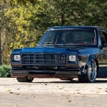 Pick Up Tua Rasa Supercar! Dodge D150 1983 Jadi Monster 500HP