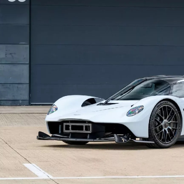 Daniel Ricciardo Lelang Aston Martin Valkyrie Miliknya, Berapa Harga?