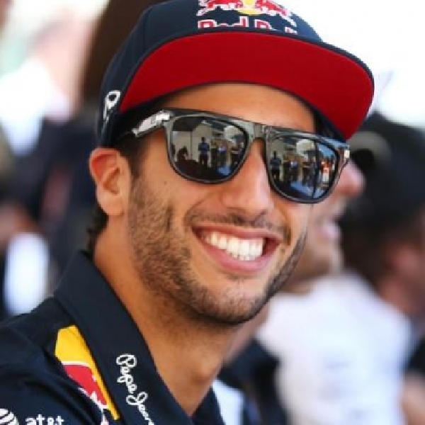 Daniel Ricciardo siap Menantang dua Pebalap Mercedes