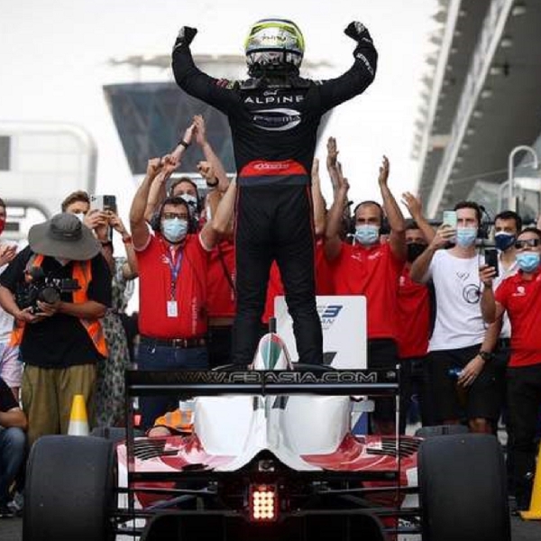 F1: Guanyu Zhou Mendapatkan Kursi Alfa Romeo dan Menjadi Driver Asal Tiongkok Pertama di Formula 1
