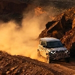 Land Rover Pastikan Defender Bertenaga Buas Debut Akhir Tahun