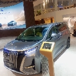 GIIAS 2025 : Tampil Perdana, Denza Pamerkan D9 dan Supercar YangWang U9