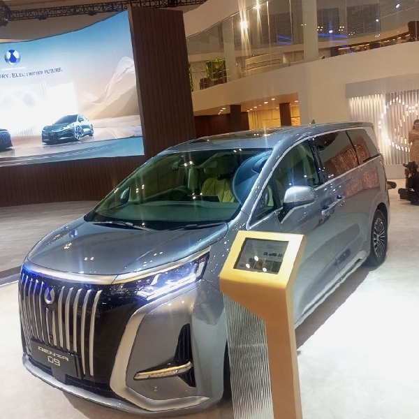 GIIAS 2025 : Tampil Perdana, Denza Pamerkan D9 dan Supercar YangWang U9