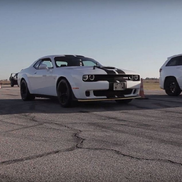 Drag Race Antara Mesin Hellcat  versus  TrackHawk, Siapa Pemenangnya?