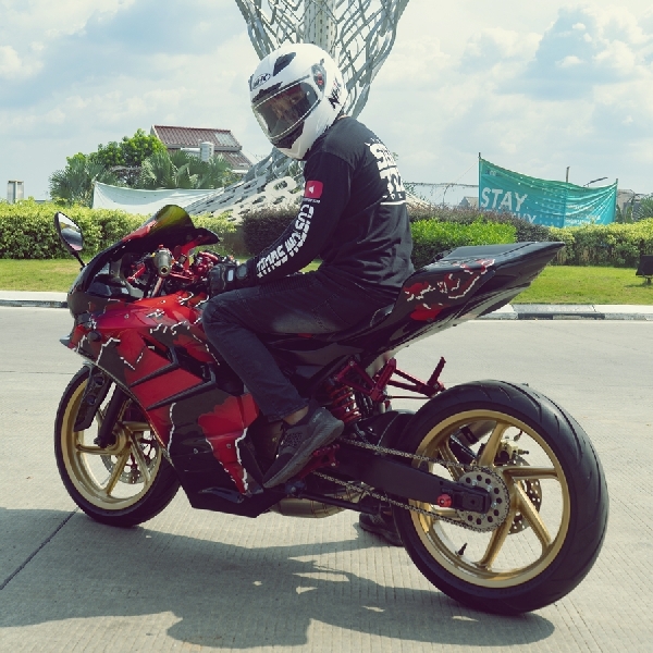 Kawasaki Ninja 150RR, Pesan Heroik Pada Bodykit Ducati  Panigale 