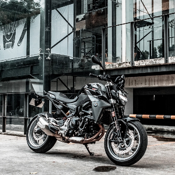 BMW F900R, Roadster Bergenetika Sporty nan Responsif 