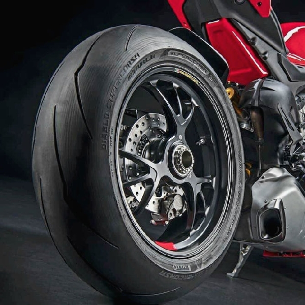 Ducati Revisi Panigale V4 Untuk Kenyamanan Maksimal