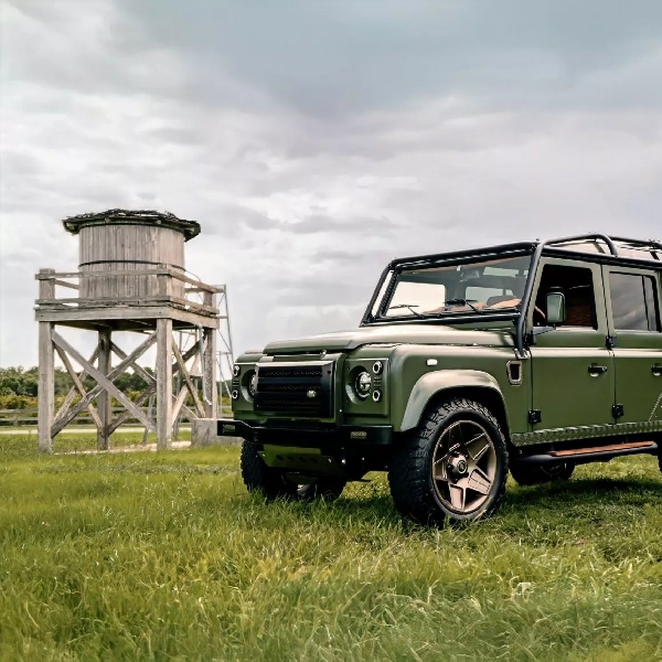 Gokil, Land Rover Defender Classic Ini Dirombak Dengan Mesin Supercharged