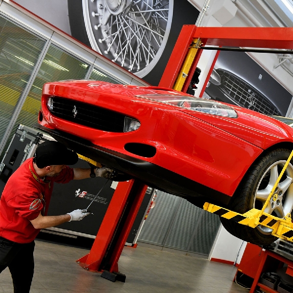 Layanan Perawatan Premium Mobil Ferrari  untuk Kedamaian Maksimum