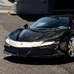 Ferrari SF90 Stradale Tampil Menawan dengan Cat Hitam Eksklusif