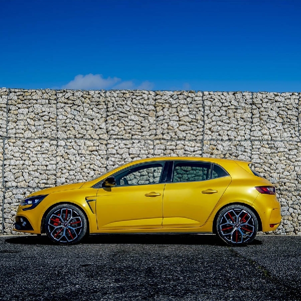 2019 Renault Megane RS Trophy Sudah Tersedia di UK