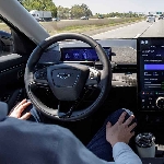 Sistem ADAS Terbaik, BlueCruise Ford Kalahkan Autopilot Tesla