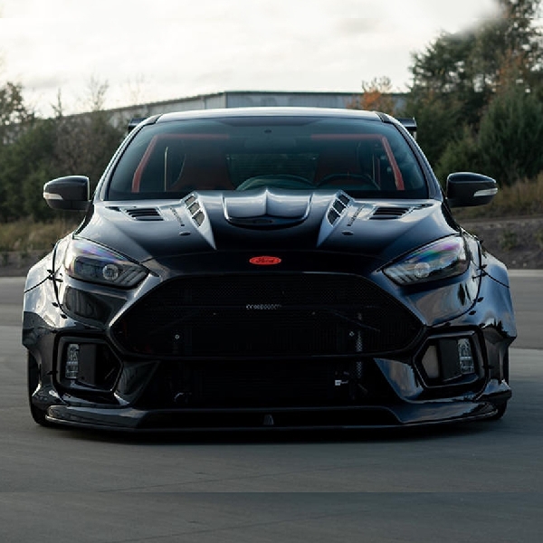 Ford Focus ST Digabung Dengan Mustang Coyote V8 dan RWD