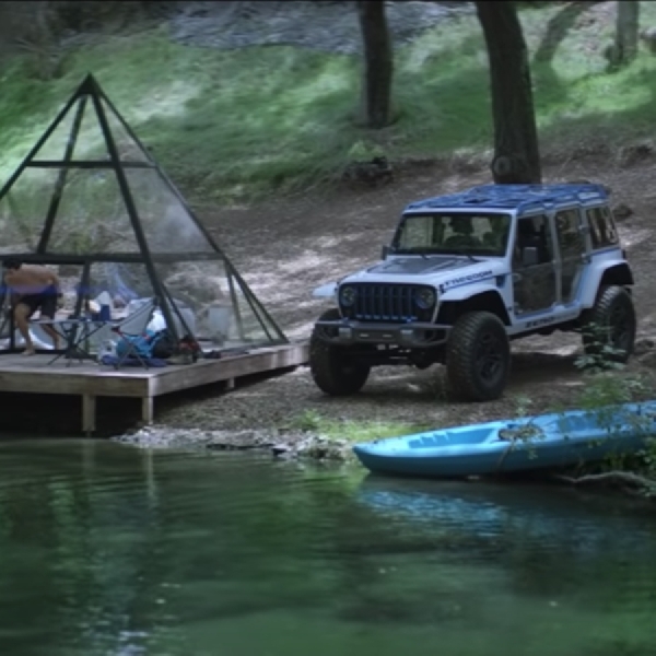 Selain Grand Cherokee 4xe, Wrangler Freedom  Otonom Sepenuhnya Elektrik untuk 2025