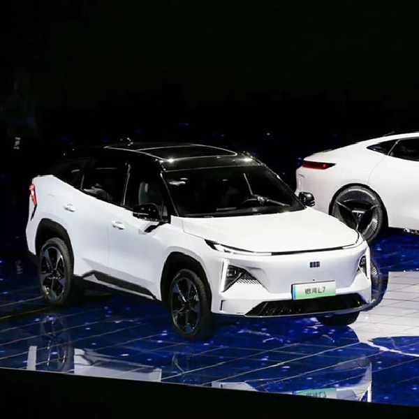Brand Baru Geely, Galaxy Hadirkan SUV L7 Dan Konsep Light Coupe-Sedan