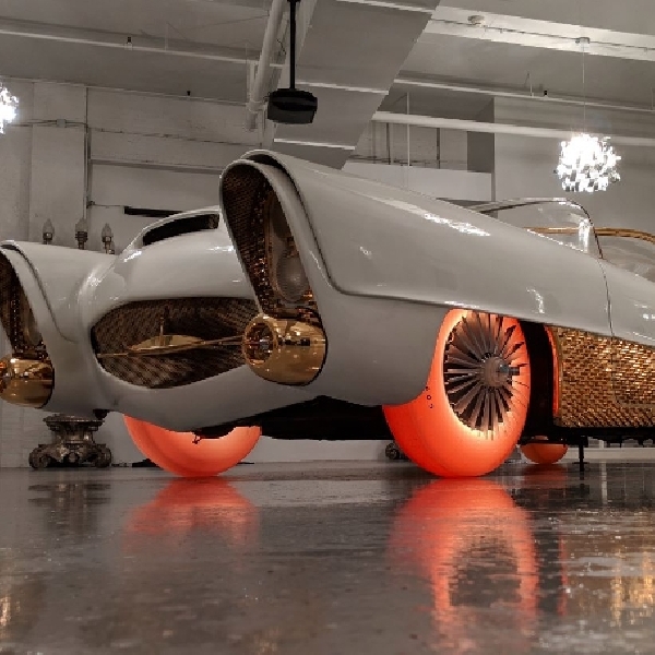 Golden Sahara, Mobil Kustom Klasik dengan Ban Bercahaya