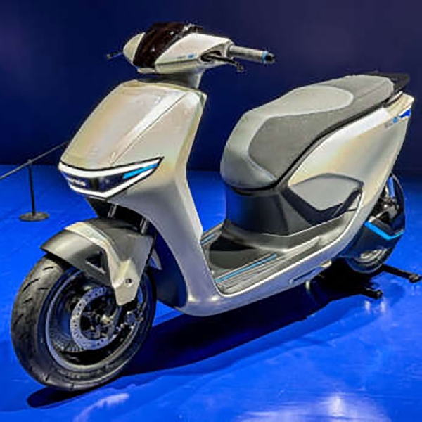 Honda Hadirkan Skuter Listrik SCe Concept di Japan Mobility Show