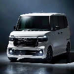 Honda N-Box Custom Dapat Sentuhan Hitam Stylish 