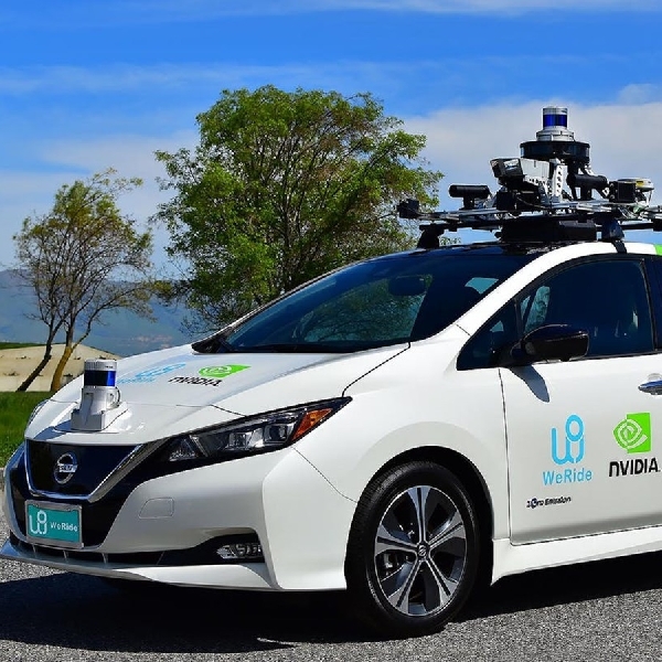 Perusahaan AI Tiongkok Bikin Leaf Jadi Mobil Otonom